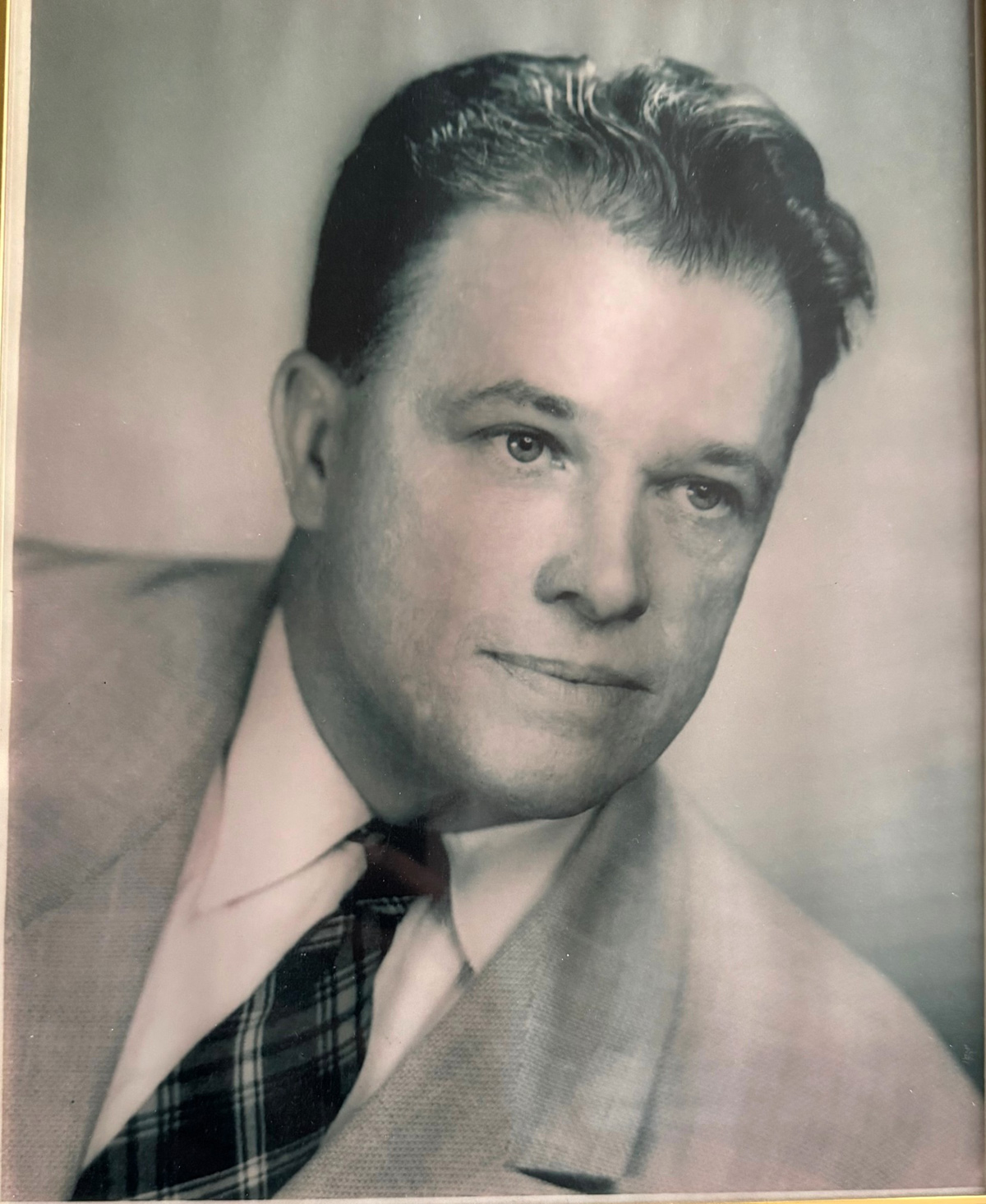 Under the leadership of Charles Curtis Simmons, Enameled Steel commences high-volume painting of manufactured products